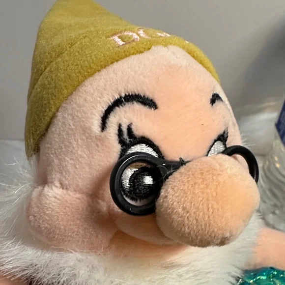 Disney Snow White & the 7 Dwarf Bean Bag Plush with Gem - Doc NWOT - Picture 6 of 14